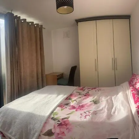 Cozy , Prime Location *