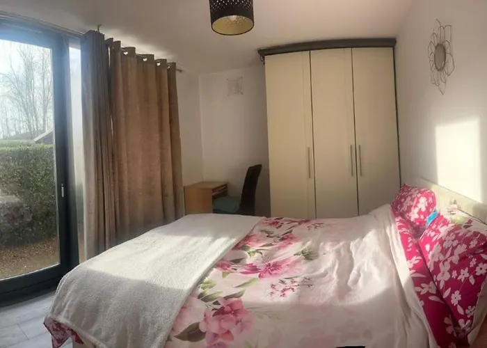 Cozy , Prime Location *